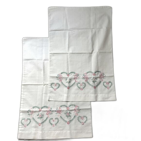 Vintage Hand Embroidered Grannycore Pillowcases Set of 2 Floral Hearts Handmade - Picture 1 of 7